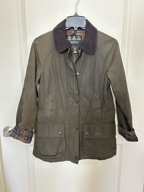 Barbour size 6 US Olive Green Waxed Cotton Beadnell Jacket Classic Tartan brown